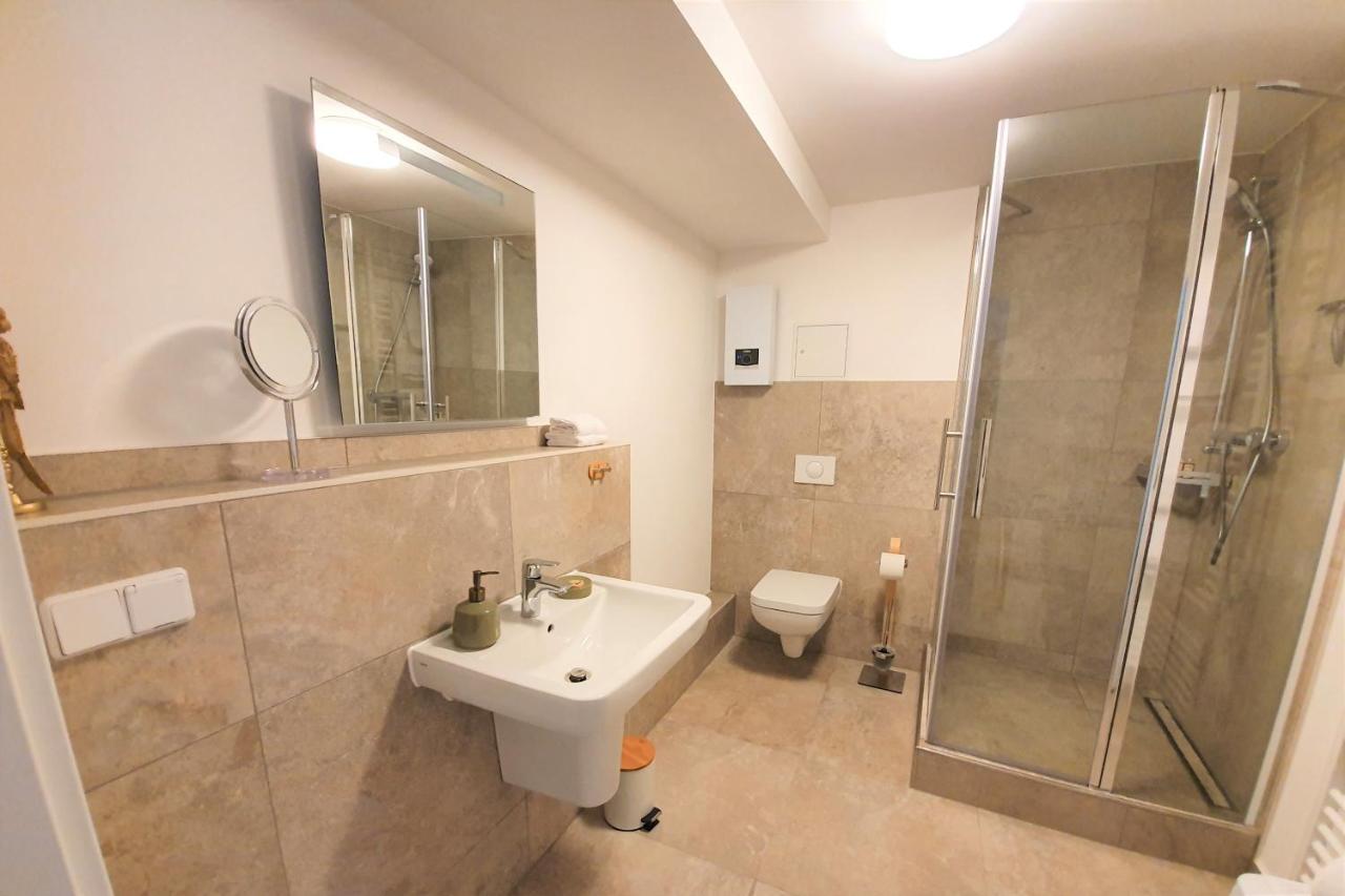 Pb Ferienwohnungen - Fewo 1 - Stilvoll Eingerichtetes Apartment Im Herzen Senftenbergs Buitenkant foto